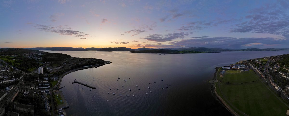 When you’ve had a few days of grey smirr it’s nice to get the colour back in the evening sky. #Gourock.🌅
@BBCScotWeather @WindyWilson88 @ThePhotoHour @discinverclyde