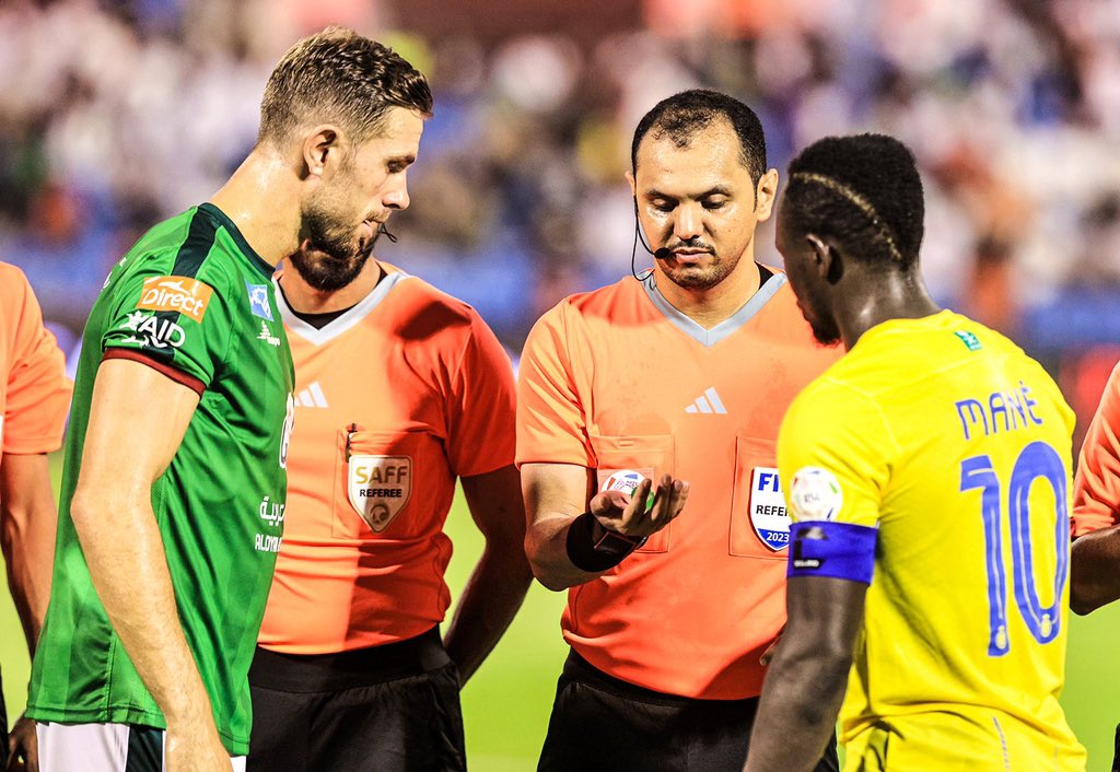 🚨 لاعبين ليفربول السابقين اصبح احدهم قائداً لنادي الاتفاق السعودي والاخر قائداً لنادي النصر السعودي 🇸🇦