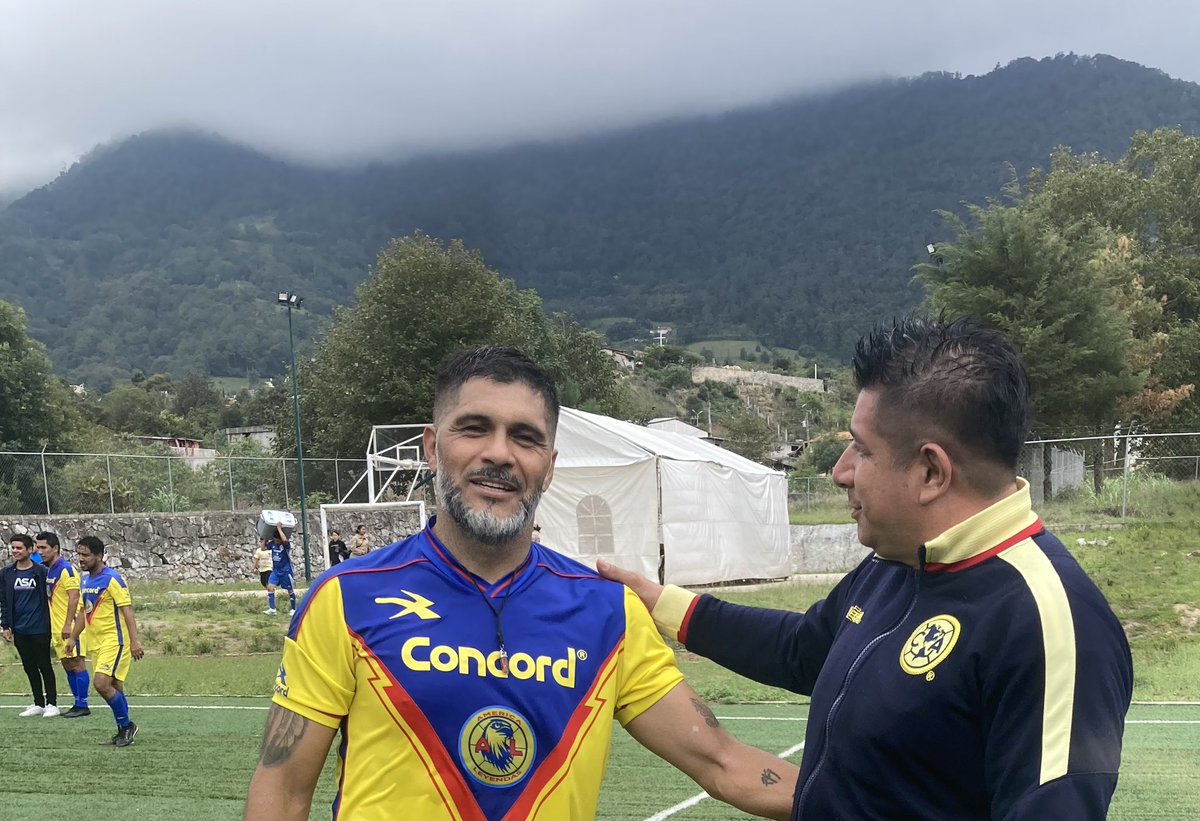 pacofernandez12's tweet photo. Sigue siendo un crack! 

@reinaldonavia en Tetela de Ocampo, Puebla. https://t.co/1FXqQwClVd