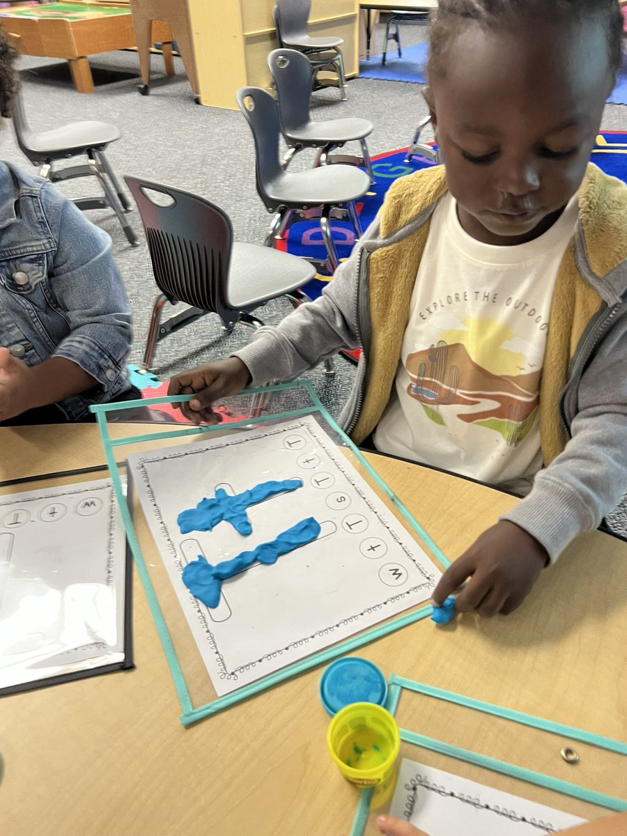 miss_emma19's tweet photo. Working hard and having fun making the letter Tt! #wearewayne #preschool https://t.co/TCk0wSyng6