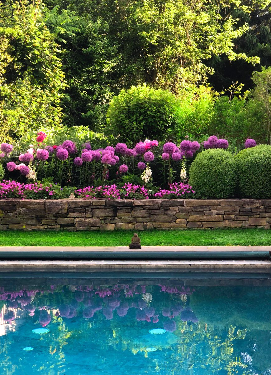A calming colorful oasis created by Frederico Azevedo, world renowned landscape designer and found of Unlimited Earth Care!

#justfredericoazevedo
#hamptonslandscapedesigner
#unlimitedearthcare
#hamptonsgardens
#oasis
#garden
#landscapedesigner
#gardendesign