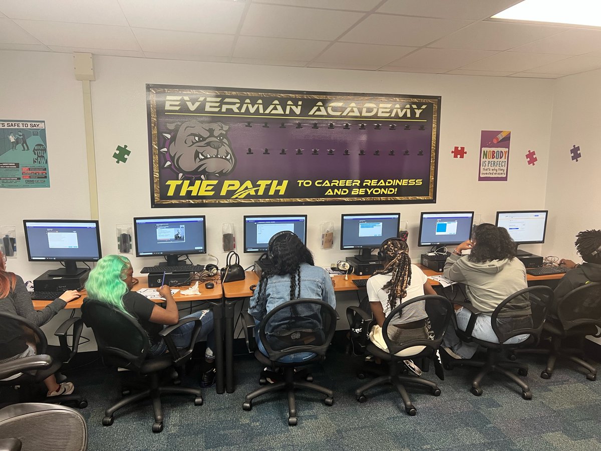 Academy_EISD's tweet photo. Full Day Vibes are in full effect! Academy students are back jumpstarting the year with SEL groups and Edgenuity coursework! #bulldogmindset! #everypieceandeveryminutematters! https://t.co/VwWKNsZarb