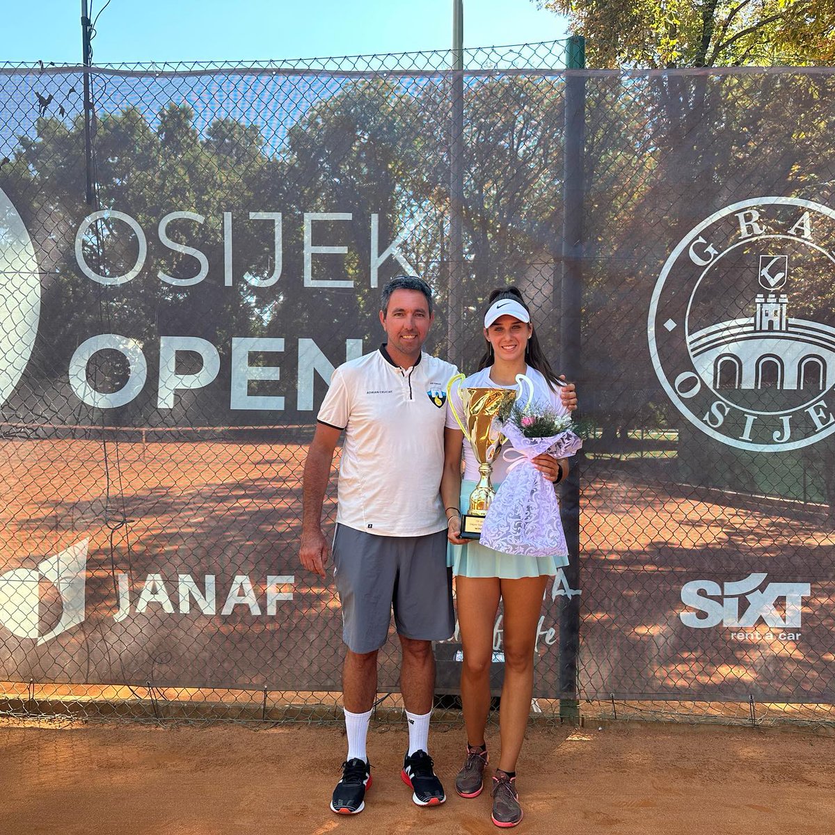 Not_Esportivas's tweet photo. ITF TENNIS!
Parabéns às tenistas campeães do @worldtennis de W25 de Osijek na Croácia. 
Simples: Anca Todoni (🇷🇴)/🏆(4)
Duplas: Ilona Ghioroale (🇷🇴)/ Amarissa Toth (🇭🇺)
#ITFTennis #Tennis #Osijek #osijekopen #AncaAlexiaTodoni #IlonaGeorgianaGhioroale #AmarissaKiaraToth https://t.co/6JwRz4y1n5
