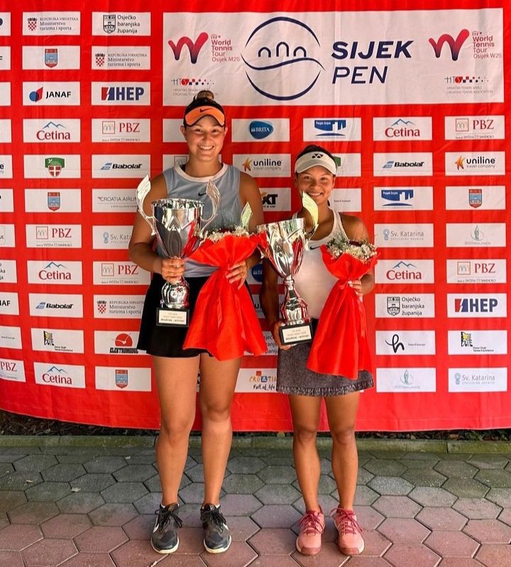 Not_Esportivas's tweet photo. ITF TENNIS!
Parabéns às tenistas campeães do @worldtennis de W25 de Osijek na Croácia. 
Simples: Anca Todoni (🇷🇴)/🏆(4)
Duplas: Ilona Ghioroale (🇷🇴)/ Amarissa Toth (🇭🇺)
#ITFTennis #Tennis #Osijek #osijekopen #AncaAlexiaTodoni #IlonaGeorgianaGhioroale #AmarissaKiaraToth https://t.co/6JwRz4y1n5