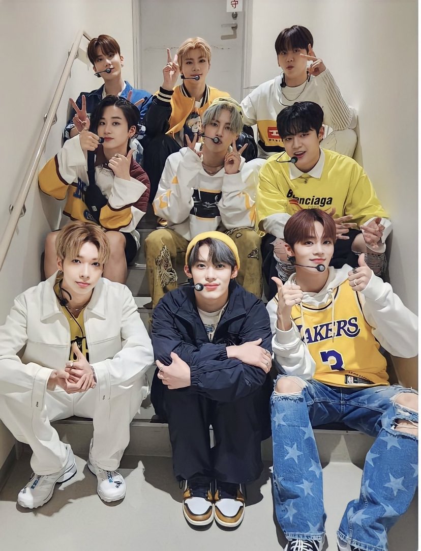moon_sunAU's tweet photo. ESTOS CHICOS SON MUY TALENTOSOS PORFAVOR AYUDNOSA DIFUNDIR ESTE MENSAJE, VIENEN AL KAMP FEST EN MEXICO PORFAVOR APÓYENLOS EL NUEVO CB ES EN ESPAÑOL Y ESTA MUY EMOCIONADOS PORFAVOR DIFUNDE ASÍ NO SEAS DEL FANDOM
#MLDDoItBetter
#MLDRespectTFN 
#TFN  #KPOP
@mld_official_ https://t.co/hDvm8OarML