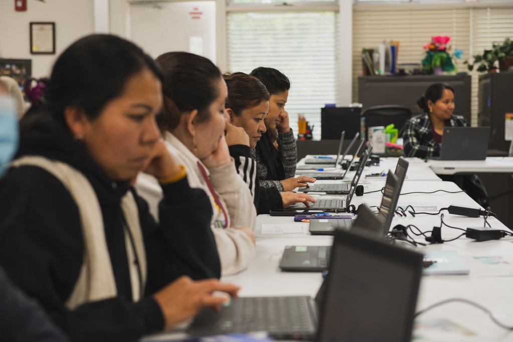 MyVaughnCharter's tweet photo. 🌐📚 Big news! #MyVaughnCharter teams up with @EveryoneOn to boost digital inclusion &amp; equity in San Fernando Valley's under-resourced communities, with support from Microsoft. We are bridging the digital divide for a brighter future! 🌟💻 #digitalequity #EveryoneOn  🌐📚 https://t.co/ZxIex0rKqR