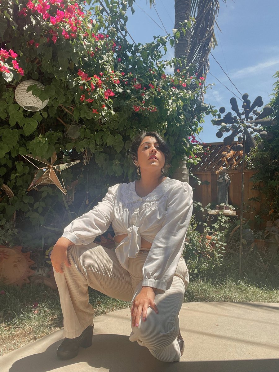 PopsikleShop's tweet image. It’s okay💛 #tobehuman #thriftootd #vintageootd #vintagetop #corduroypants #comfystyle #thriftoutfit #thriftstyle