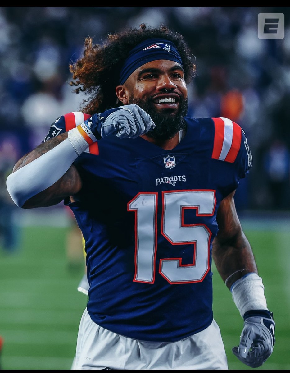 AdamSchefter's tweet photo. Ezekiel Elliott tweeted that he’s signing with the New England Patriots. https://t.co/ZZNSm6ciYV