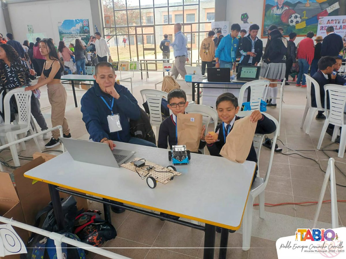 ¡Estudiantes tabiunos de la Jornada escolar complementaria en Ciencia y Tecnología – robótica, obtuvieron primer puesto en encuentro tecnológico en Tocancipá!

Entérate más aquí: m.facebook.com/story.php?stor…