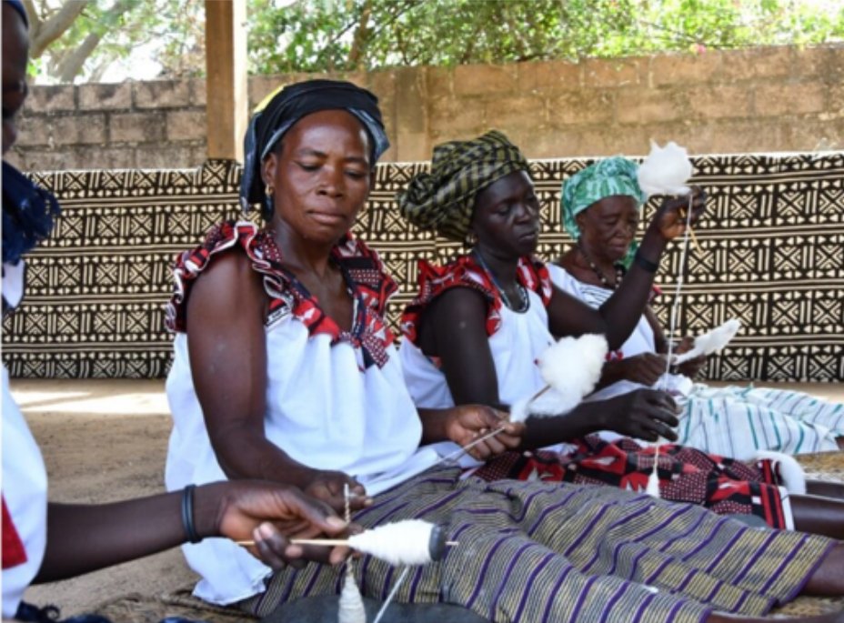 Delve into Faso Dan Fani's meticulous weaving process, honoring tradition &amp; empowering communities. bit.ly/3s8OyZR

🎉Join our FREE resource hub insider.insidefashiondesign.com 

#IFD #InsideFashionDesign #IFDConnect #WorldCollective #EthicalFashionInitiative #SustainableFashion
