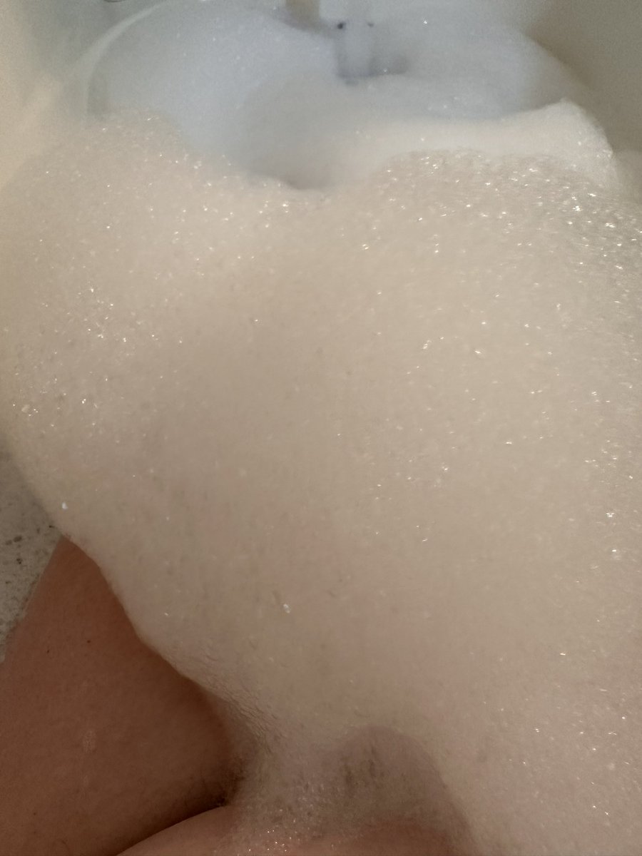 uniandfly's tweet image. #soaking #bathtime  #winelovers #MondayMood #MondayMotivation