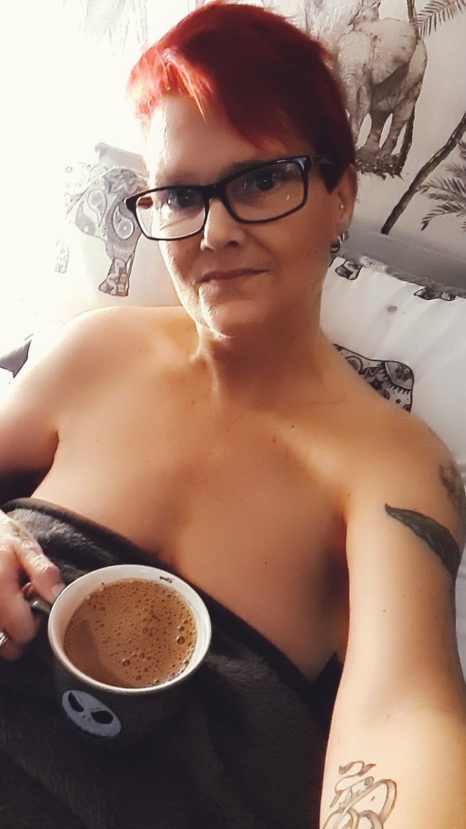 Hot chocolate time 😋 and time to say goodnight. Sleep well and naughty dreams😘😘😘
