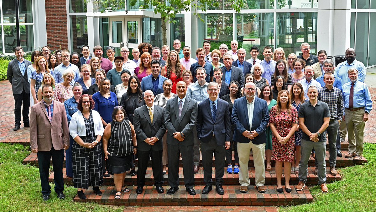 eloncomm's tweet image. Who doesn't love first day of school pictures? #PlanningWeek