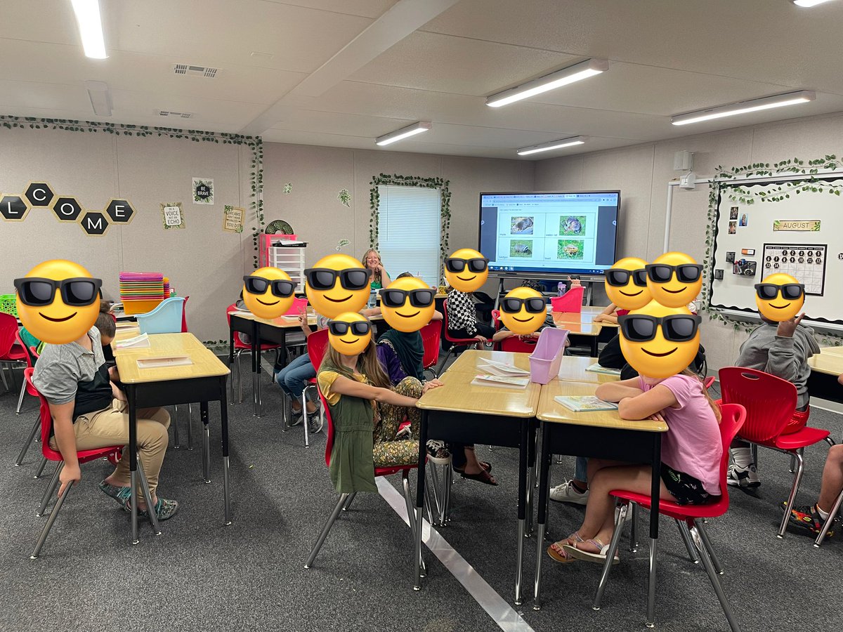 NorthView_MCS's tweet photo. Our teachers and students were happy to start their day in their own spaces! #modularlife #rocketpride 🚀 https://t.co/DX1kRivGgf
