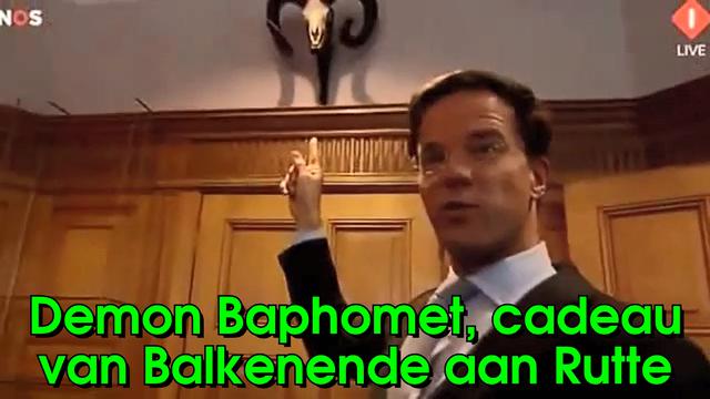 G11Sven's tweet photo. @LibertePaix777 @burgercomiteeu Freemason/satanist &amp; slachter #Balkenende was/is één vd ergsten! #Baphomet-aanhanger.

#PiramidHands &amp; #ObamaWars
#TouchingGlasses
#WithBush &amp; #HandAtHeart
#BaphometCult https://t.co/NT5yjb0gIQ