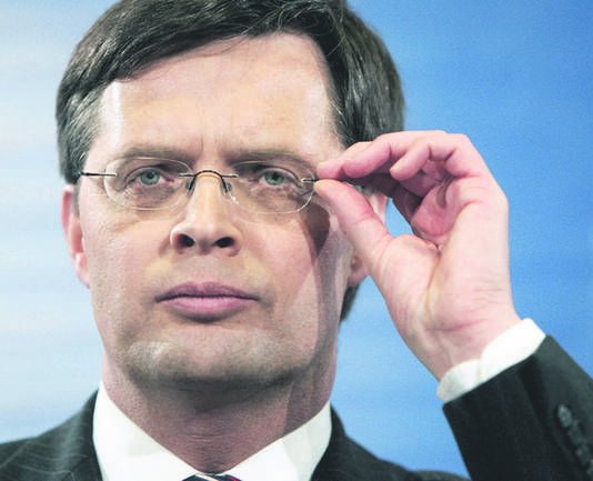 G11Sven's tweet photo. @LibertePaix777 @burgercomiteeu Freemason/satanist &amp; slachter #Balkenende was/is één vd ergsten! #Baphomet-aanhanger.

#PiramidHands &amp; #ObamaWars
#TouchingGlasses
#WithBush &amp; #HandAtHeart
#BaphometCult https://t.co/NT5yjb0gIQ