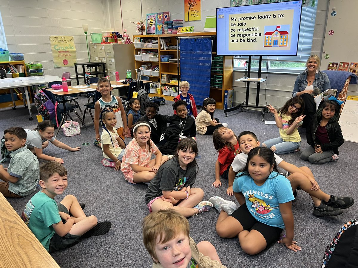 cbbpayne's tweet image. Today was a great #MAfirstday at #theBHT! These Bear cubs make #MACSawesome!