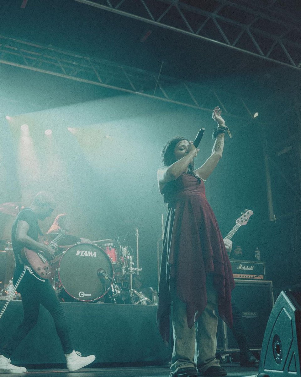 LaceySturm's tweet photo. BLUE RIDGE ROCK FEST!!
We will see you next month.❤️

📸: @krakenwithakam 

#flyleaf #flyleaffamily #blueridgerockfest #laceysturm @BlueRidgeRock @flyleafmusic https://t.co/kmsgd0YvaB