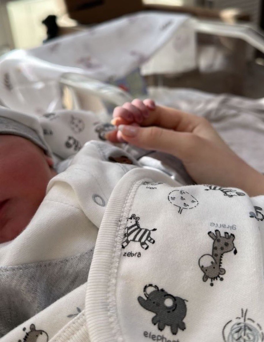 Sorry i've been inactive, I gave birth to my sweet baby boy. Welcome to life my sweet GAM3 BO1, can’t wait until you’re old enough so you can understand the meaning behind your special name…