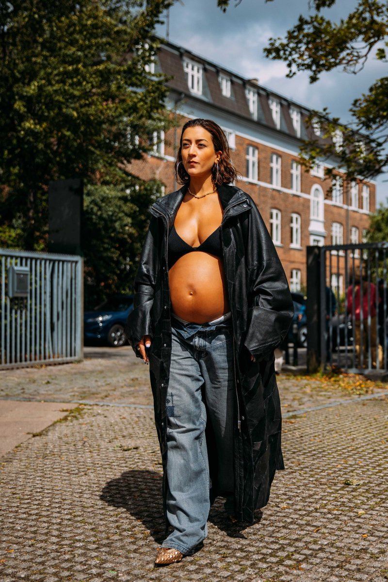 Rihanna's maternity style has touched down at Copenhagen, where showgoers bared their baby bumps under chic floor-length coats and funky knits. Discover 8 street style trends from #CopenhagenFashionWeek, here: vogue.cm/VUN1hsL