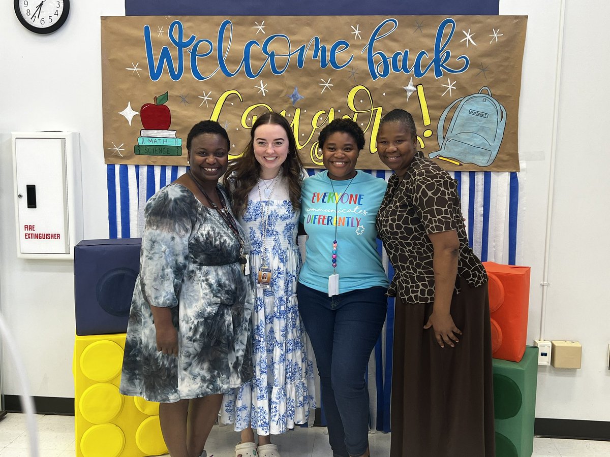 Dani_Reilly1012's tweet photo. Can we build it? Yes we can!!! What an awesome Back to School night. Here are some pictures of my staff getting all pumped up for the school year!! @HyattParkCougar https://t.co/E8pgIUJXV0