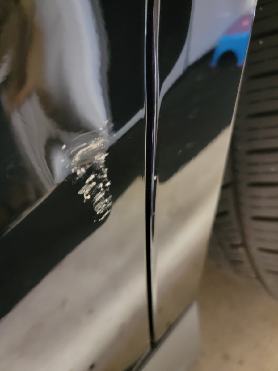MichaelEdelberg's tweet photo. Meanwhile the non camera ICE incident whilst picking up the M3P. The better half parks the GLE at Trader Joe's Agoura. The vibes, the deals...the asshole who gouged the benz! WTF...not even a note. Tesla cam would've caught this. Will investigate. And punish. You know who you are https://t.co/Ru7SPDMTO8