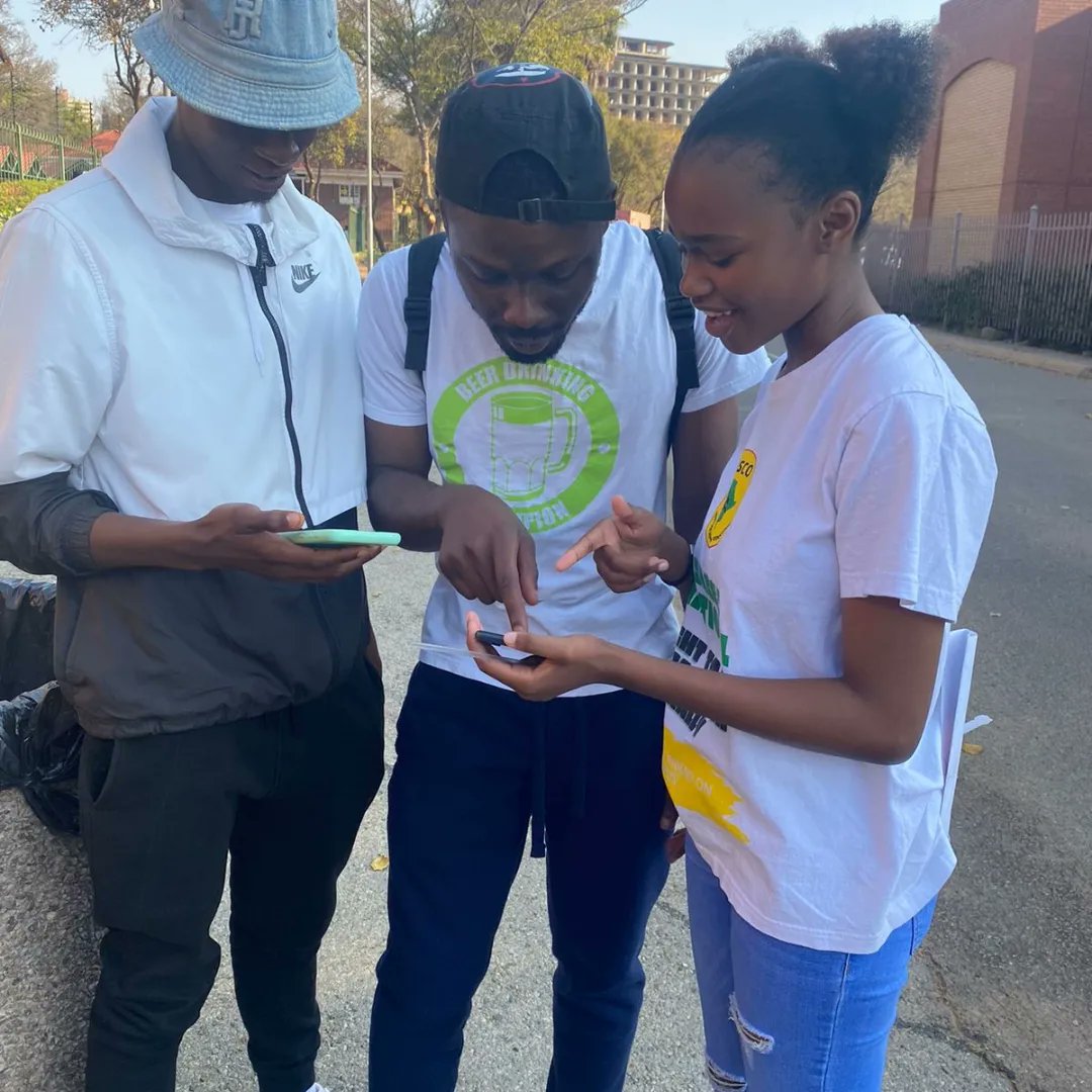 SascoSmu's tweet photo. Members of SASCO_SMU to initiative to support our sister branch @sascounisa. We urge students to vote for SASCO in both the Regional and National❤️🖤💚💛🔥 https://t.co/MjeIAoWmjG