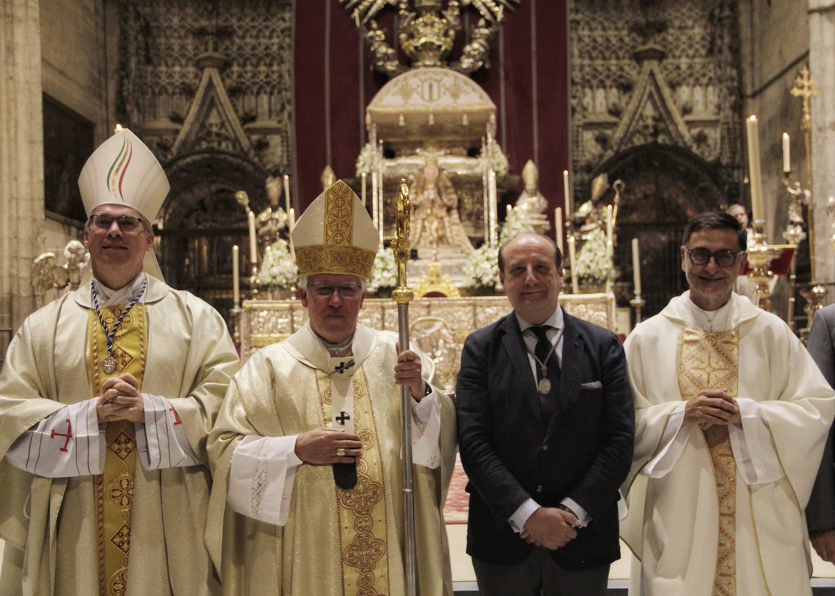 ArzobispoSaiz's tweet photo. #NovenaVirgendelosReyes
#Sevilla
Día noveno: Hoy hemos contemplado la belleza de la verdadera devoción a María, a través de una vida auténtica que nos lleva a ofrecerle nuestros mejores dones y a ser solidarios con los hermanos https://t.co/IdU4c8se1a