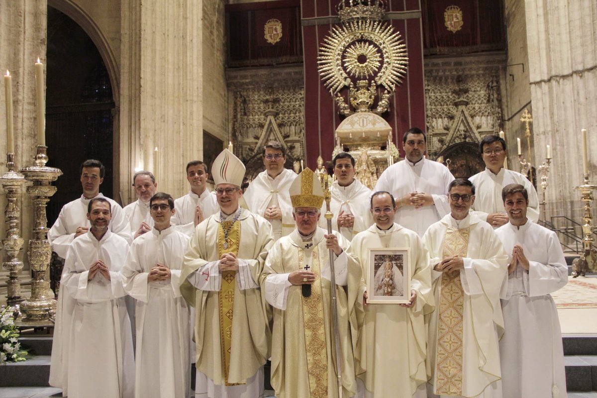 #NovenaVirgendelosReyes
#Sevilla
Día noveno: Hoy hemos contemplado la belleza de la verdadera devoción a María, a través de una vida auténtica que nos lleva a ofrecerle nuestros mejores dones y a ser solidarios con los hermanos