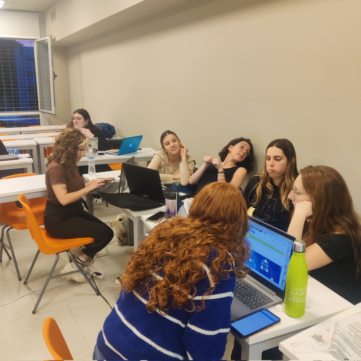 EADFilo's tweet photo. En grupos, exploramos instancias de Educación a Distancia en universidades y en experiencias de Formación Docente Continua. https://t.co/9Xw1JigYzD