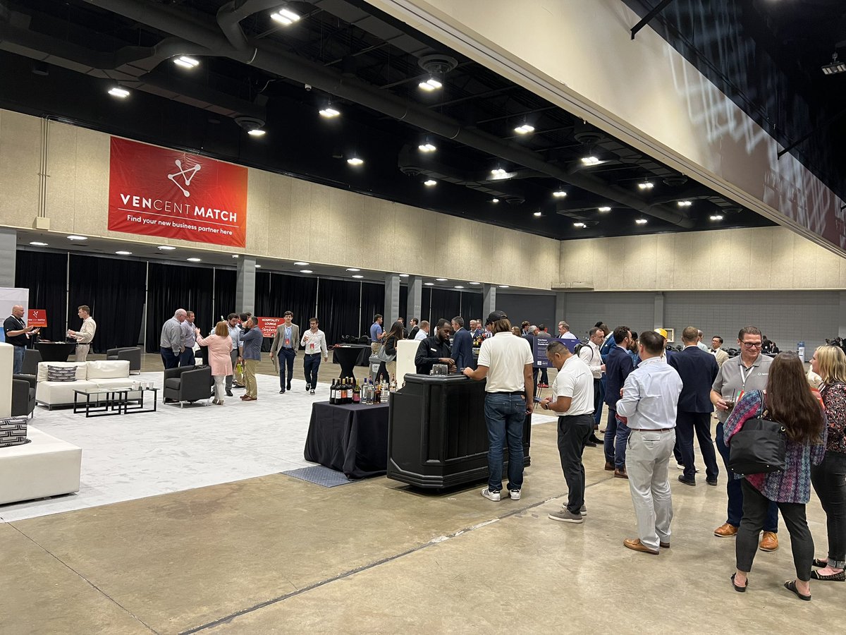 That’s a wrap on Day 1 of Vencent! Catch Jared Landrum on the Main Stage tomorrow at 10:30.