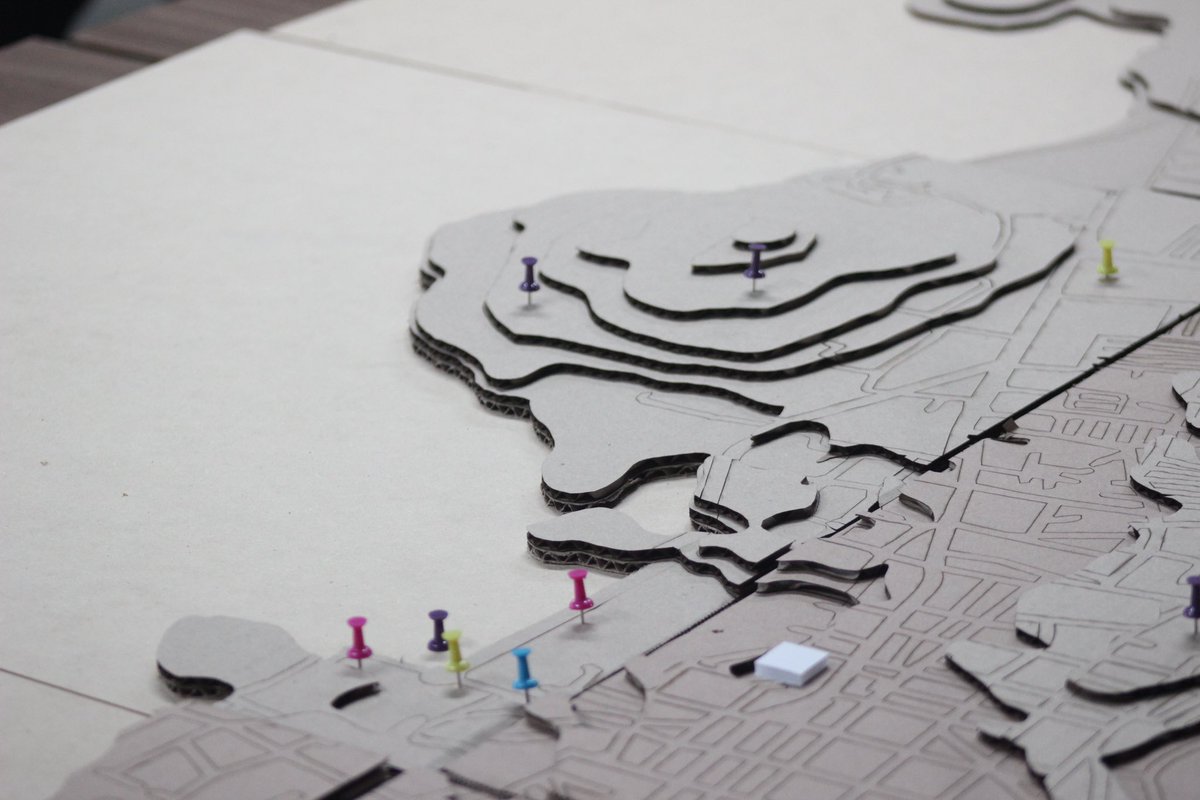 Presentación del proyecto de los jóvenes estudiantes de Arquitectura de la New Element University; proyecto que está bajo la dirección y orientación de su maestro, el Doc. Arq. Rogelio Sevilla Meixueiro; Presidente de Academia de la carrera en New Element.