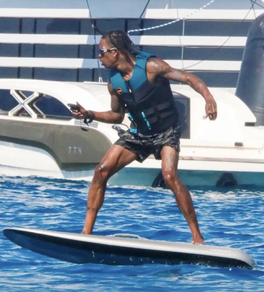 TRAVIS SCOTT FANS 🔥 tweet media