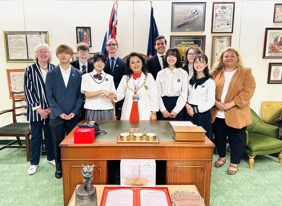 Mayor_Medway's tweet photo. #Gillingham, Medway is the birthplace of Elizabethan adventurer #WillAdams & is twinned with the Japanese cities of Ito & Yokosuka. The warm tradition of the Mayor welcoming exchange students from Ito & Yokosuka was observed today, further strengthening this special relationship. https://t.co/46VBXKLzML