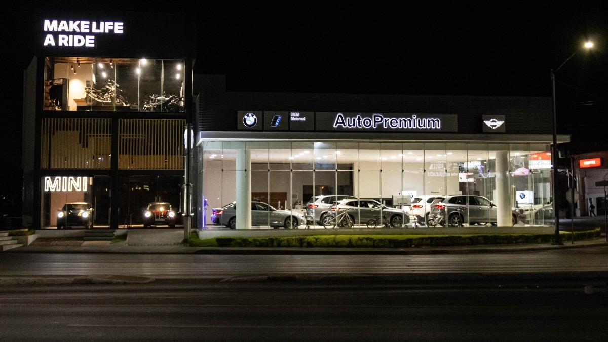 MINImexico's tweet photo. ¡Bienvenidos a “AutoPremium MINI y BMW Motorrad”! 🚘🎉
Este nuevo showroom de MINI en Tampico, es parte del modelo #RetailNext de @BMWGroup, que combina servicios y tecnología Premium para una experiencia holística innovadora.
#MINITampico #BIGLOVE #MINIMexico https://t.co/Cn2JM9ze5f