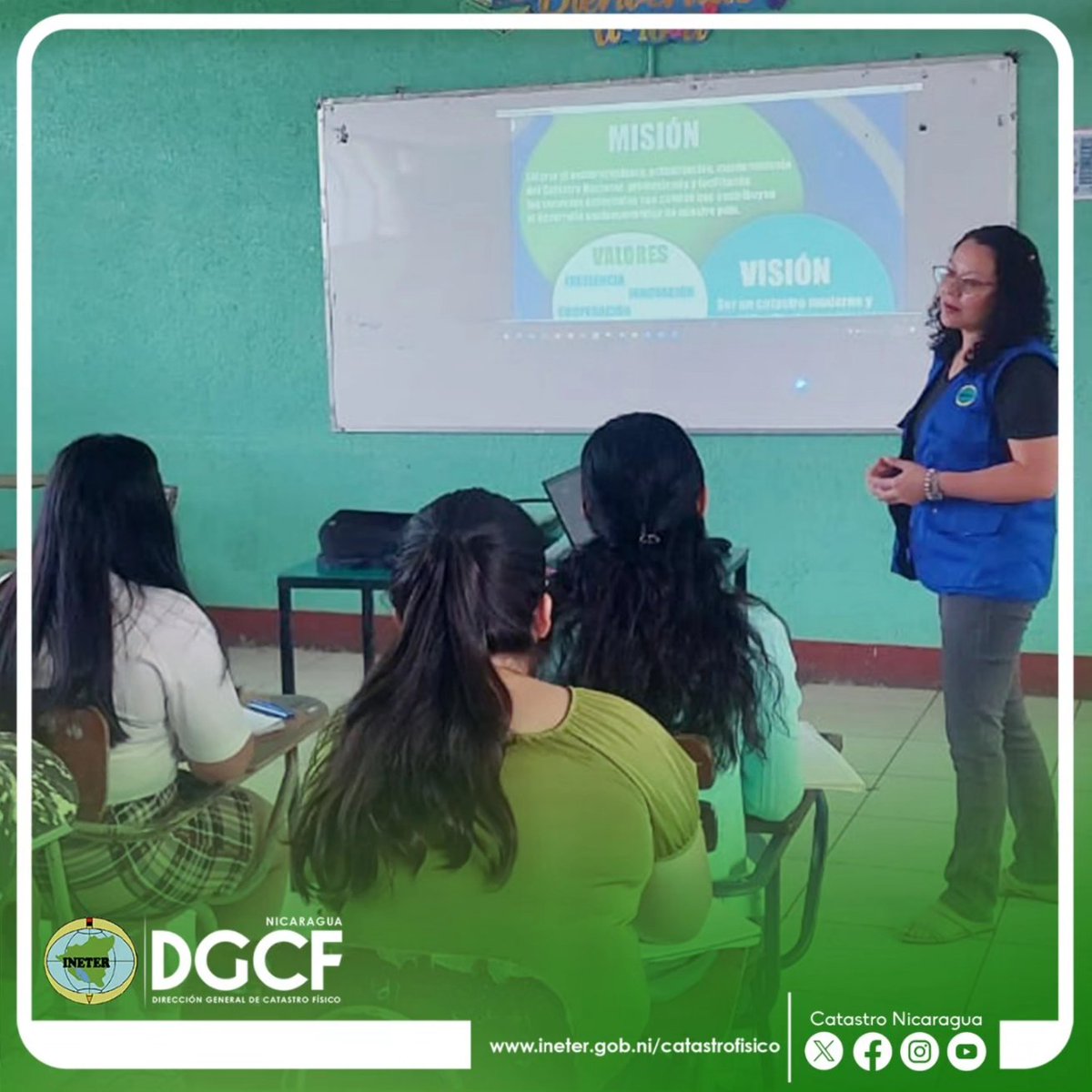 CatastroNi's tweet photo. #Nicaragua 🇳🇮 | Recientemente, compartimos sobre el quehacer institucional de la Delegación de Catastro Físico de Jinotega y presentamos nuestros servicios catastrales a estudiantes del Curso de Levantamiento Catastral del Tecnológico Marcos Homero Guatemala. #CatastroNicaragua https://t.co/yqCjUUzAlQ