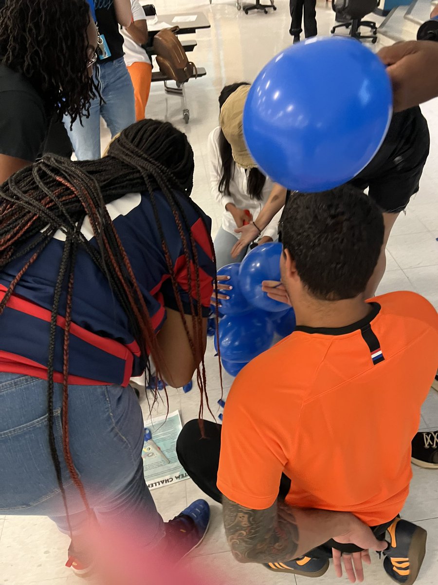 MsAmbroyzee's tweet image. Who will win the Teacher STEM Challenge?  #sharkchallenge #8thgradewins 🦈🎈