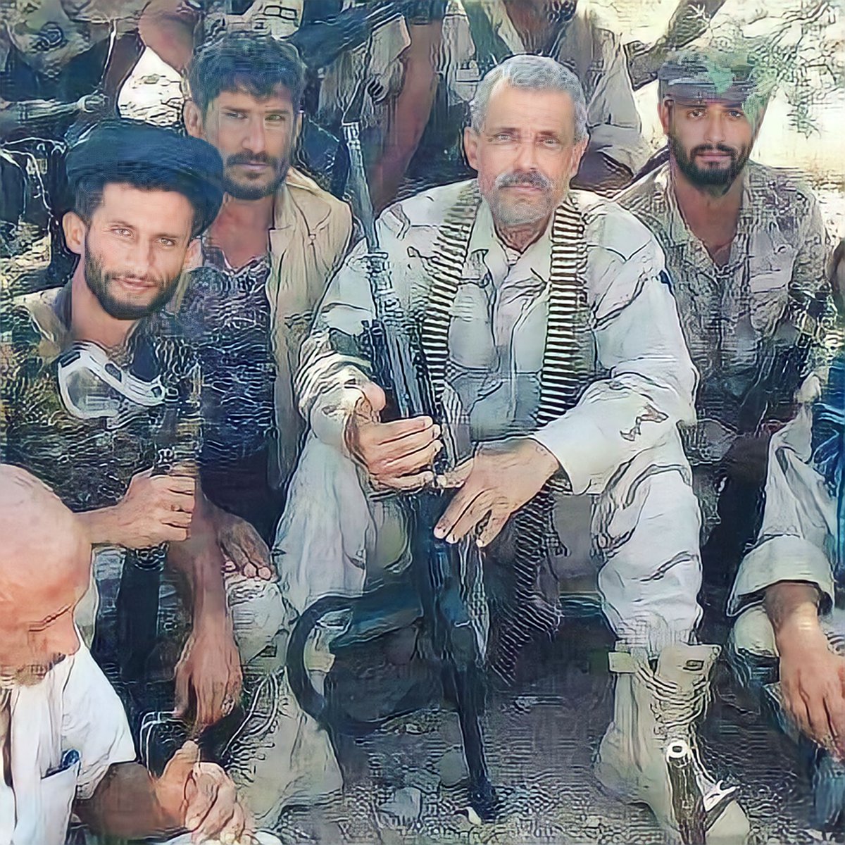 #معلومة
مؤسس وبأني ألوية العمالقة هو اللواء الركن #هيثم قاسم طاهر حقيقة يجهلها للأسف كل أبناء الجنوب ألوية العمالقة تبلغ عددها أكثر من ١٤ لواء ولايستطيع أحد تأسيسها وقيدتها إلا إذا كان ذو خبرة عسكرية كبيرة.ليس تقليلا من الشيخ أبي زرعة #المحرمي لكن المحرمي رجل دين ومقاوم شجاع الخ.