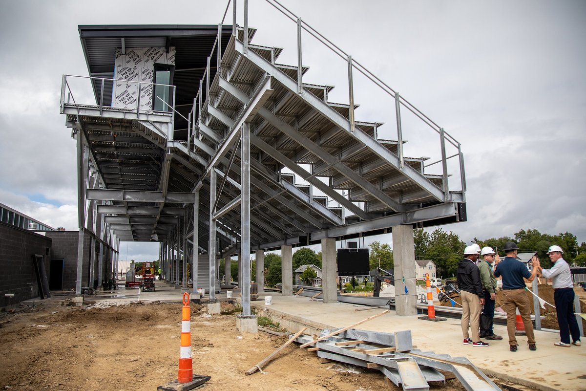DMschools's tweet image. Stadium Rising: the press box takes shape, the scoreboards are installed, home seats being put in place, field work is underway and much more. Mediacom Stadium is Des Moines' new home field ... coming October 2023.