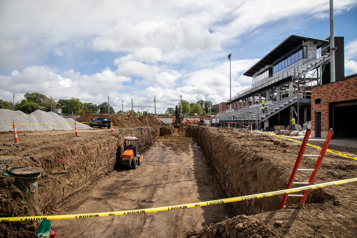 DMschools's tweet image. Stadium Rising: the press box takes shape, the scoreboards are installed, home seats being put in place, field work is underway and much more. Mediacom Stadium is Des Moines' new home field ... coming October 2023.