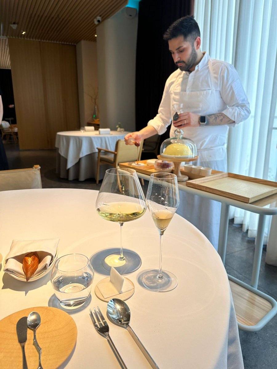 adrienuce428's tweet photo. Looks fancy, tastes average https://t.co/vti80jOmdA