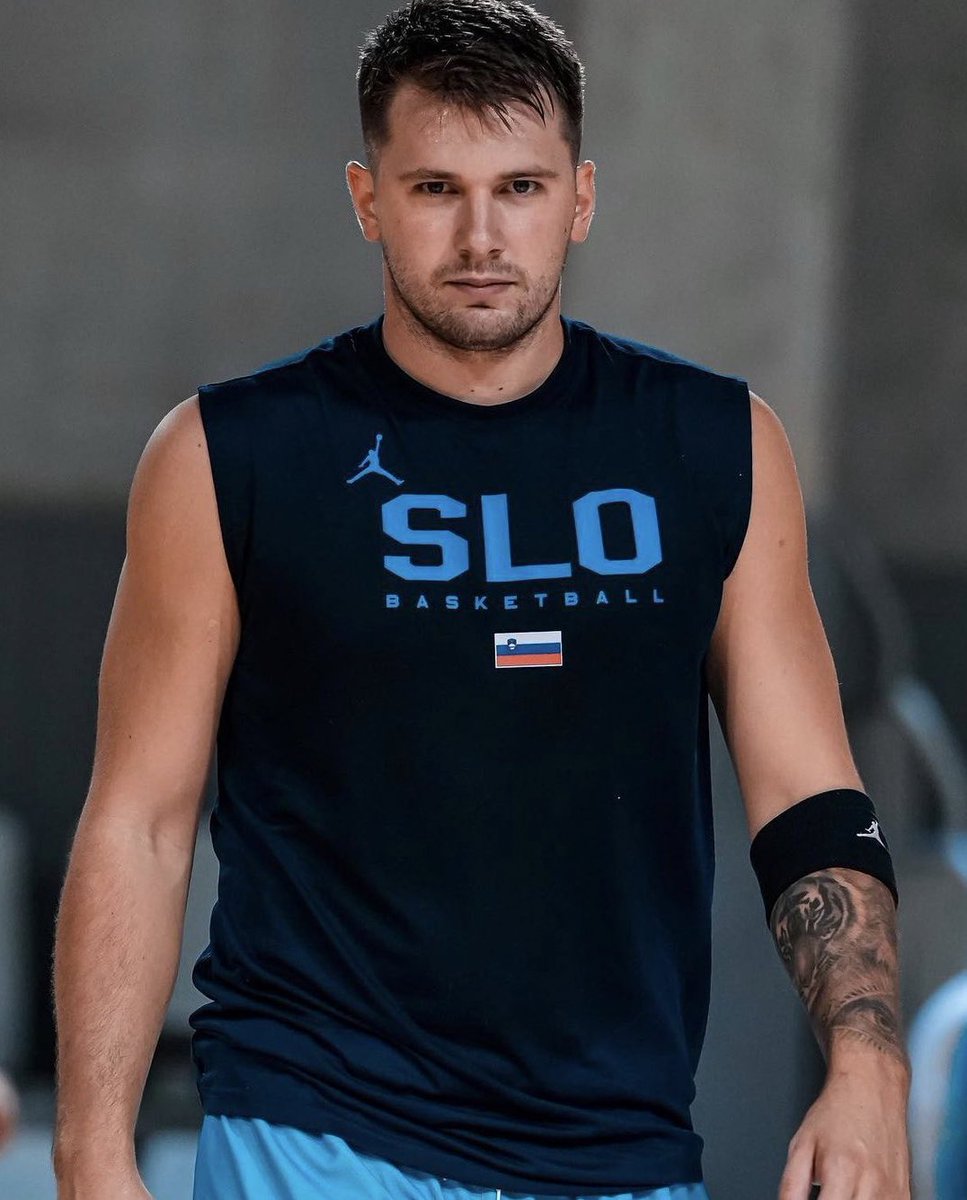 NBAdoPovo's tweet photo. Que olhar é esse, Luka Dončić ? 🥵👉👈 https://t.co/38eIXwq8OL