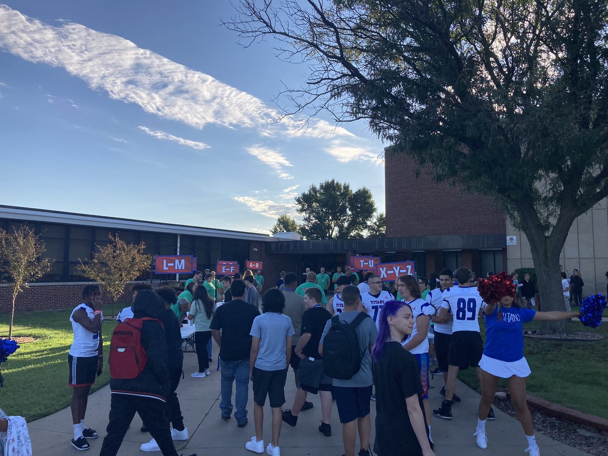 ictsouthhigh's tweet photo. Great morning with the Class of 2027! AP Mr. Halling and team organized a productive morning. Look forward to seeing everyone else tomorrow #WPSPROUD #INtentional https://t.co/goaaKjs6uN