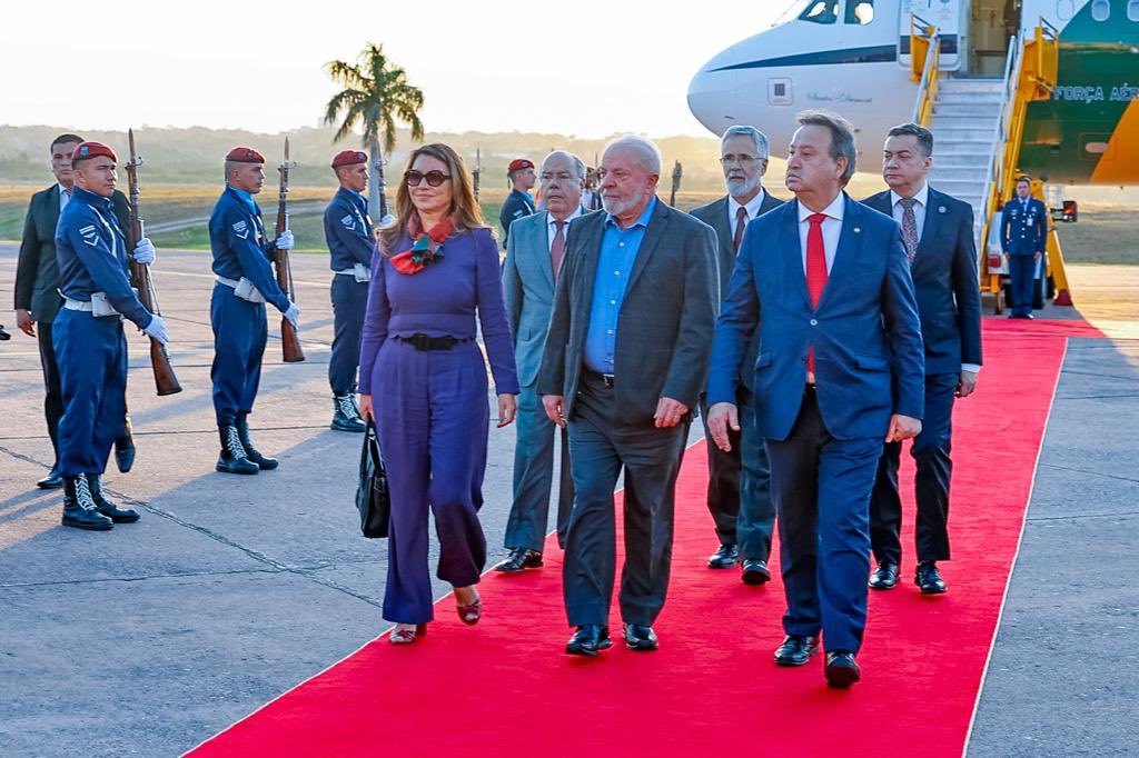 📍Chegamos em Assunção, para a posse do presidente do Paraguai  <a href="/SantiPenap/">Santiago Peña</a> 🇵🇾 🇧🇷

📸 <a href="/ricardostuckert/">Ricardo Stuckert</a>