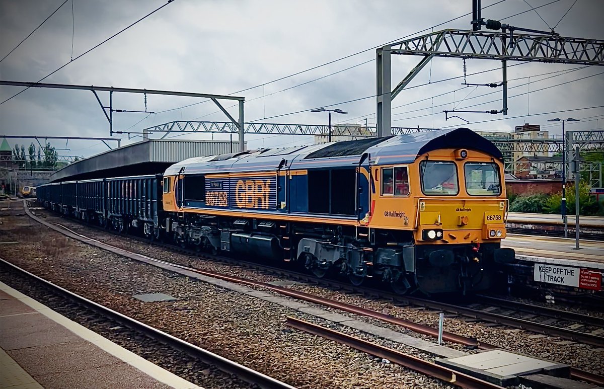 SydneyBridgeTMD's tweet image. Some photos from todays filming 📸 #Class66 #Class331 #Class397 #Class350 #RailwayPhotography #Manchester #Crewe @GBRailfreight @northernassist @TPExpressTrains @LNRailway