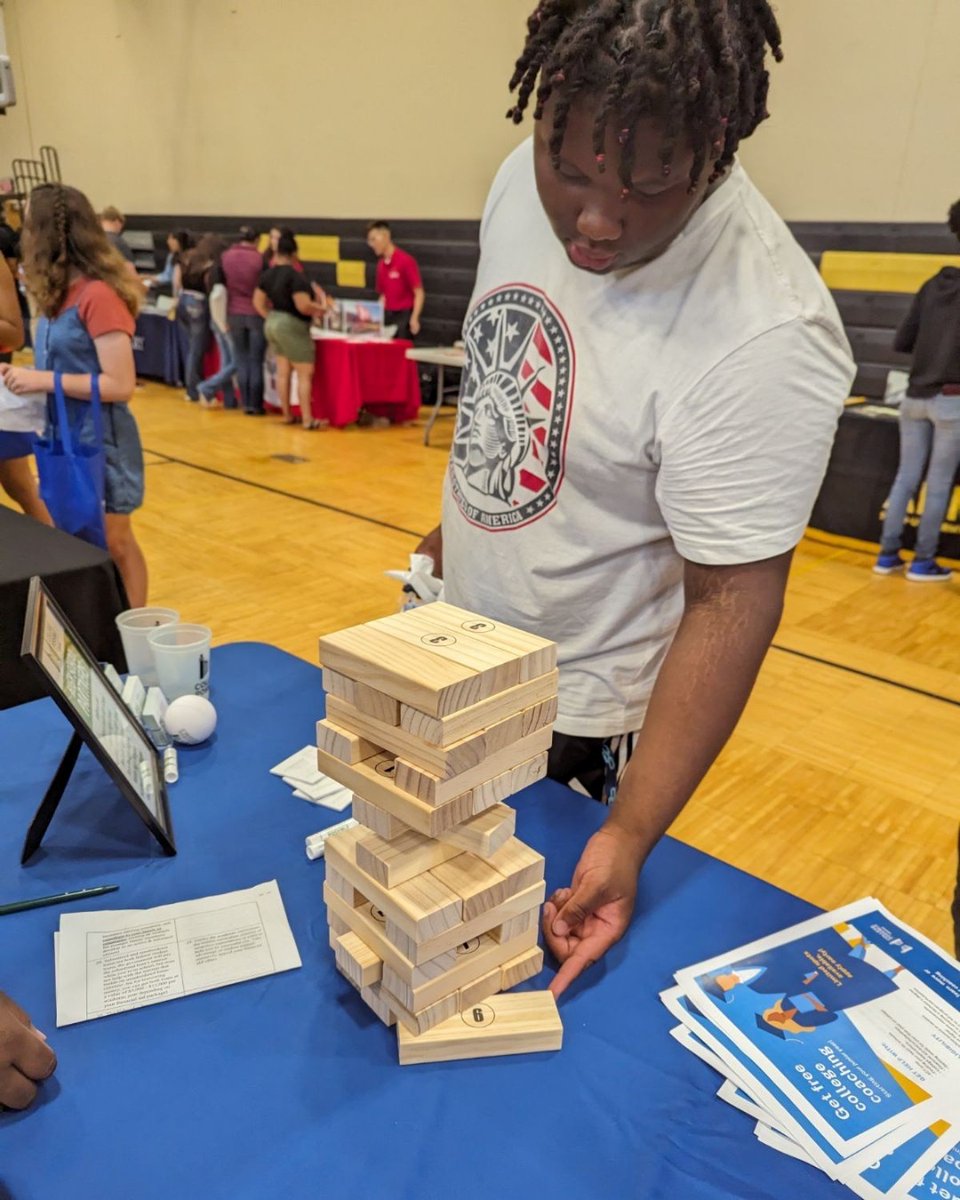 CollPossibleOMA's tweet image. Boys &amp;amp; Girls Club of the Midlands held a College &amp;amp; Career Fair a few weeks ago. Students visited our College Possible booth, played Jenga trivia to boost "college knowledge," and learned how we support students on their journey to college success!  #CollegePossible #BGCMidlands