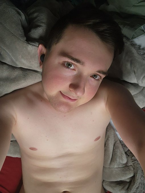 Hey guys I'm now live on Chaturbate https://t.co/aEd3fclkLy