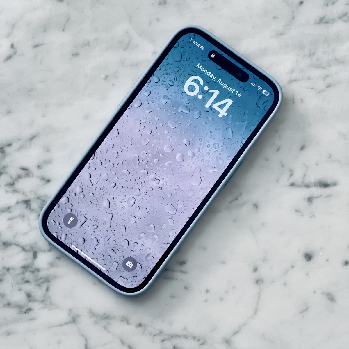 andrewjclare's tweet photo. This wallpaper &amp; Sky silicone case 🤌🏻

Wallpaper: @BasicAppleGuy https://t.co/DegtUGfytF