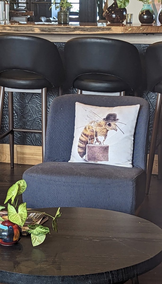 juligraceee's tweet photo. fav type of pic to take is empty chair https://t.co/lbE0TO1dCv