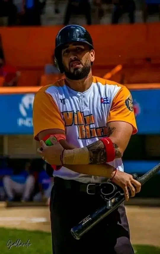 ⚾️Los receptores de #VillaClara🐆 Leonardo Montero y Ariel Pestano, integran la Preselección de #Cuba🇨🇺 con vistas a los Juegos Panamericanos "Santiago de Chile". @chamberohoy @Colina_VClara <a href="/JLBrocheLorenzo/">Jorge Luis Broche Lorenzo</a>  @AlbertoLopezVC <a href="/YuzaimaCardona/">Yuzaima Cardona</a> <a href="/CMontiller/">Osvaldo C. Vento Montiller</a> <a href="/radiocmhw/">CMHW La Reina Radial del Centro</a> <a href="/CubacooperaBel/">Cubacoopera Belice</a>